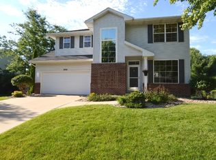 2430 Wolf Creek Trl, Hiawatha, IA 52233