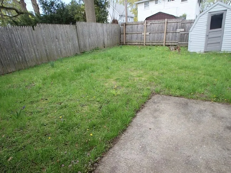 569 Washington Ave — Photo 12