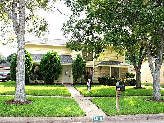 2nd image of 2910 Colonial Dr