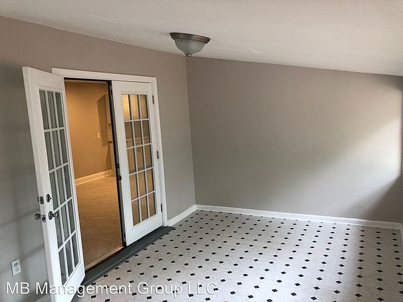 5th image of 2040 S Woodcrest Ave