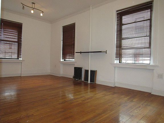 2nd image of 2116 35th St #3