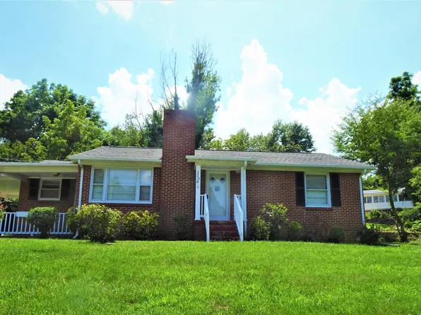 1208 Lamont Dr, Winston Salem, NC 27103