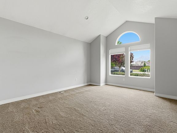 4th image of 1573 N 40 E