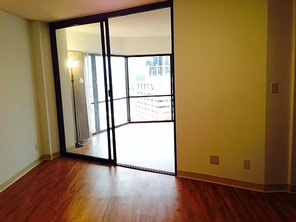 2nd image of 1088 Bishop St