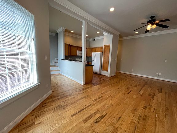 3rd image of 510 W Clay St