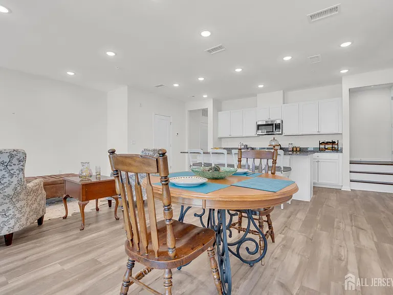 731 Station Rd — Photo 15