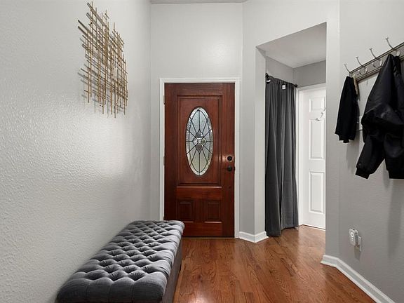 3rd image of 10007 Autumn Way Dr