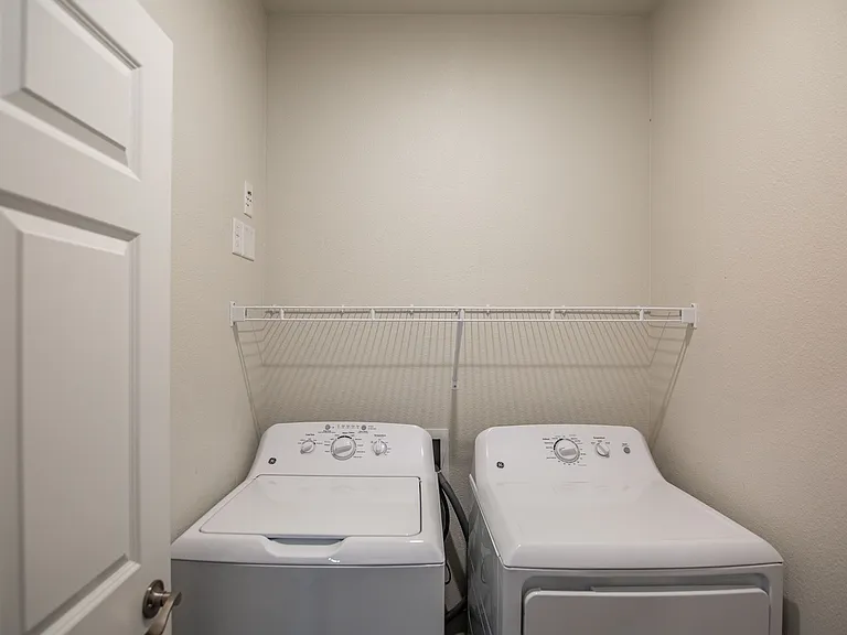 Creekside at Osgood Apartments — Photo 18