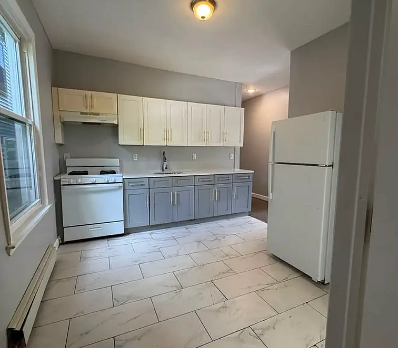 4 bed, 2200 sqft, $3,000 — Photo 1