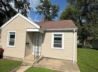 4 Brown Ct, Mattoon, IL 61938