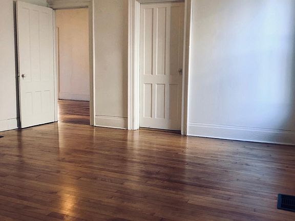 4th image of 106 Bay St #Downstairs