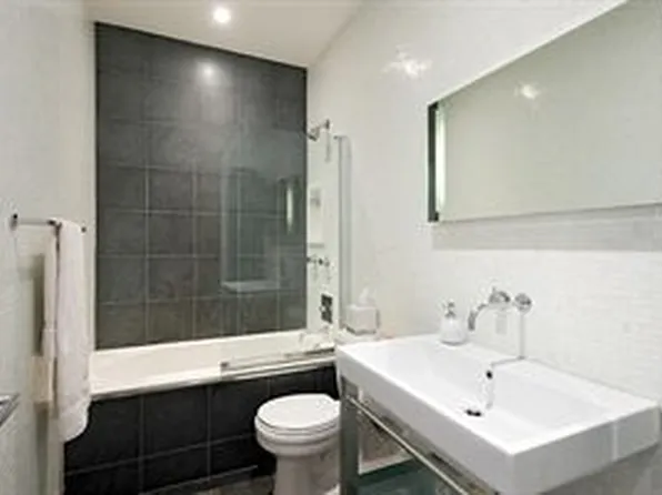 133 West 17th Street image 1 of 5