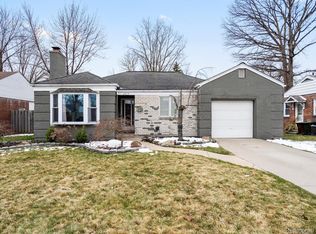 2355 Allard Ave, Grosse Pointe Woods, MI
