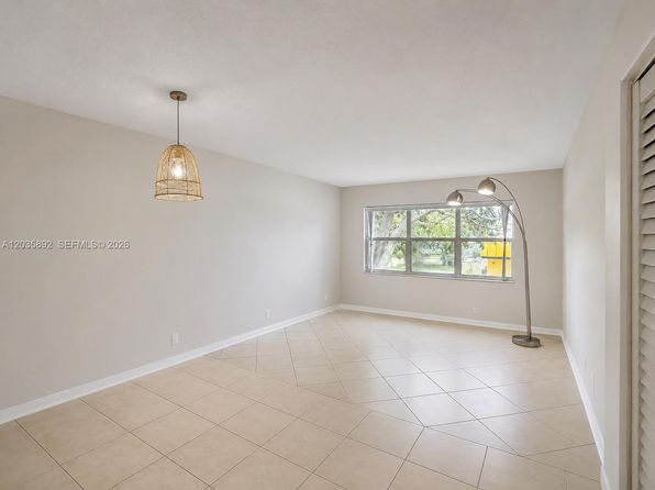 280 S Cypress Rd APT 310