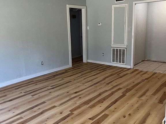 4th image of 1001 Overstreet Cir