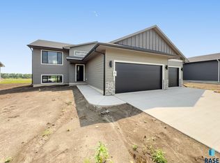 912 N Juniper St, Lennox, SD 57039