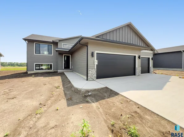 912 N Juniper St, Lennox, SD 57039