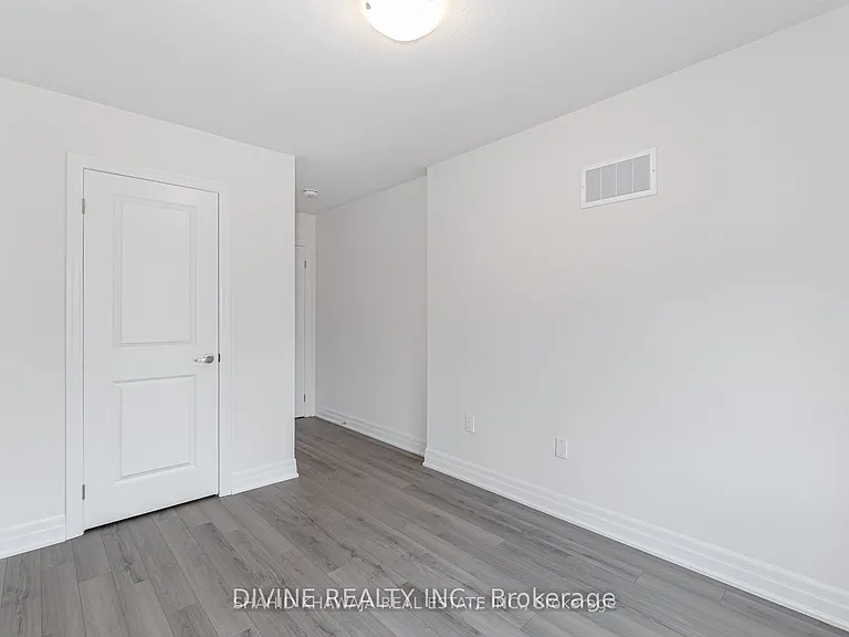 9241 White Oak Ave — Photo 31