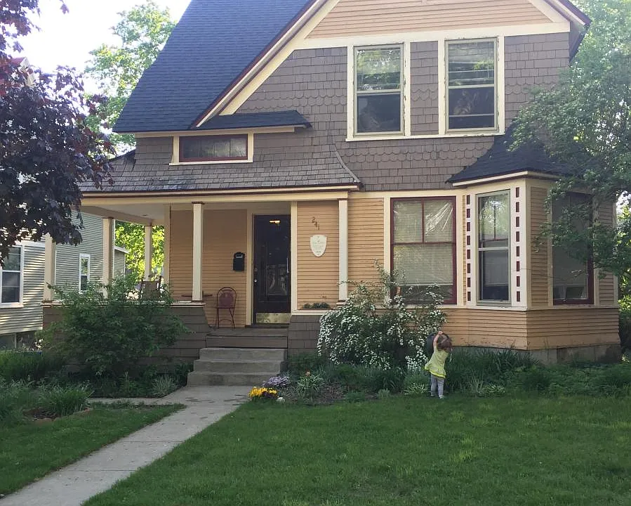 241 Charles Ave SE