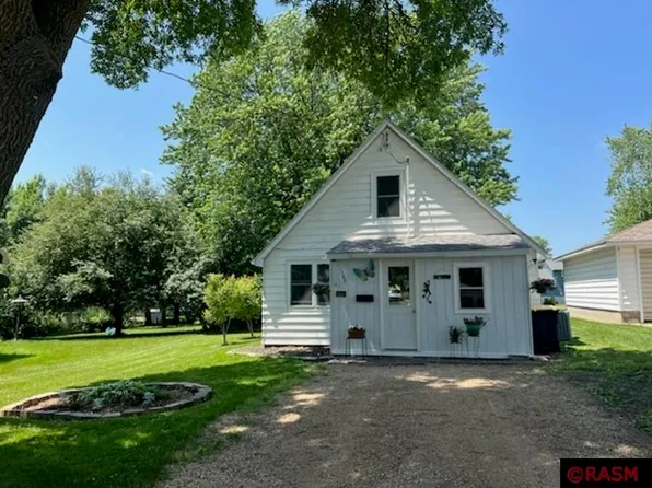 1102 S Ramsey St, Blue Earth, MN 56013