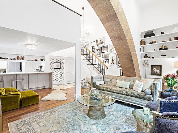 4th image of 205 E 16th St APT 3E