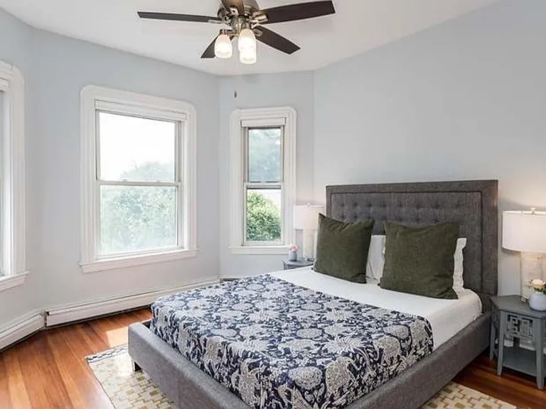 489 Green St #4 — Photo 5