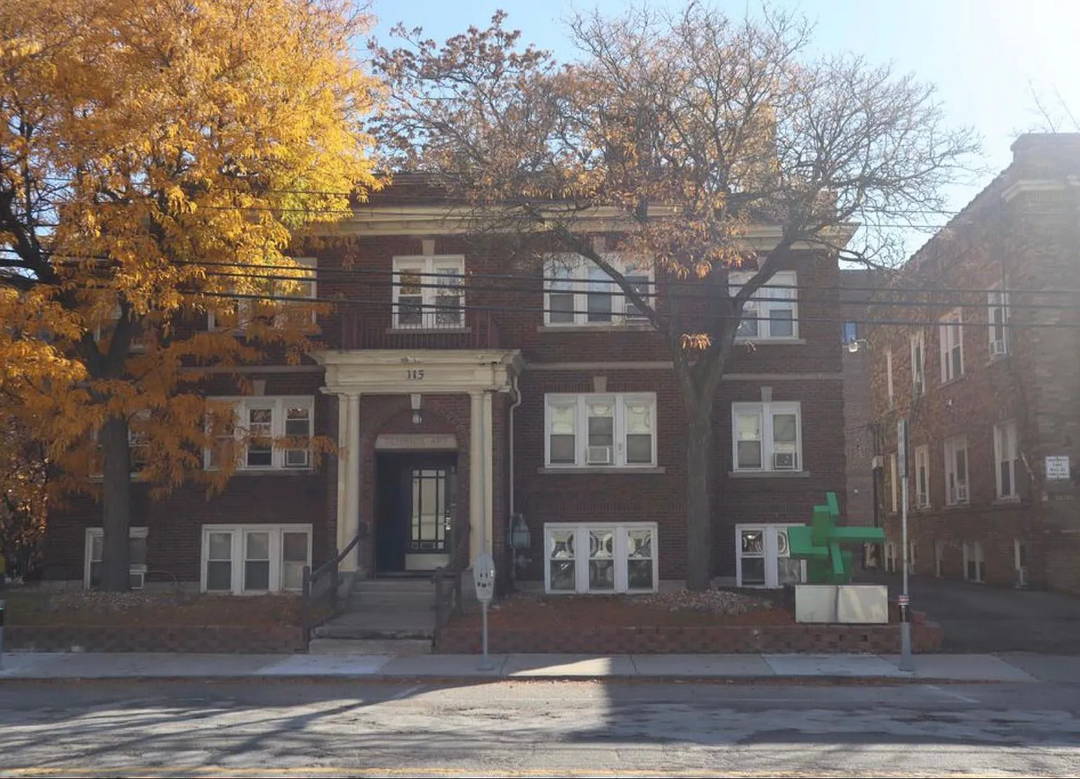 315 W 6th St — Photo 4