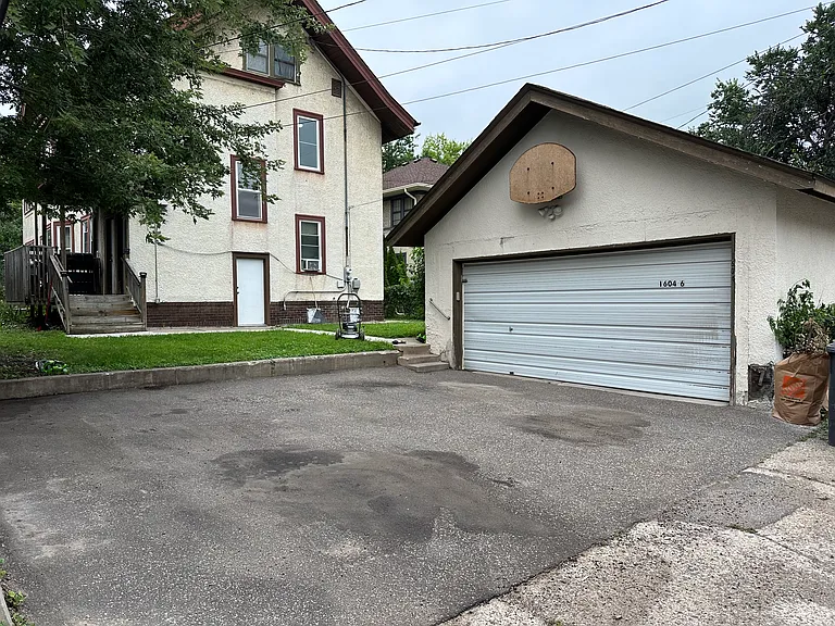 1606 James Ave N #2 — Photo 17