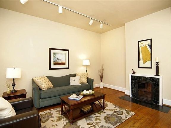 4th image of 3976 Clifton Ave