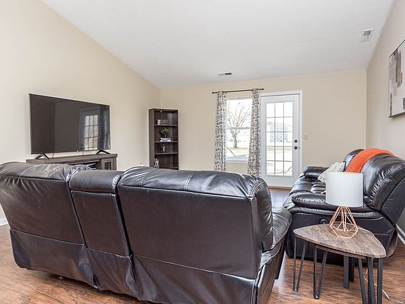 4th image of 2352 Valley Creek West Ln