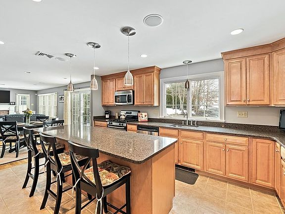 5th image of 40 Messina Woods Dr