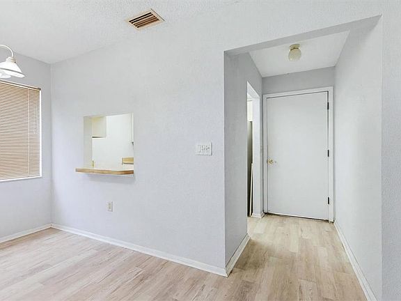 5th image of 5063 VILLAGE GARDENS DRIVE #9