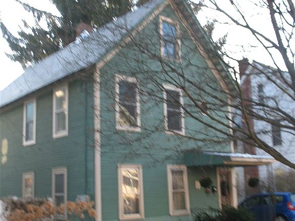 4th image of 36 Waterbury St