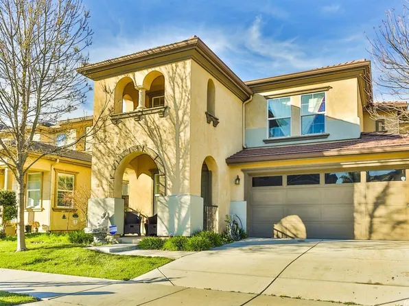 323 Autumn Rain Dr, Lathrop, CA 95330