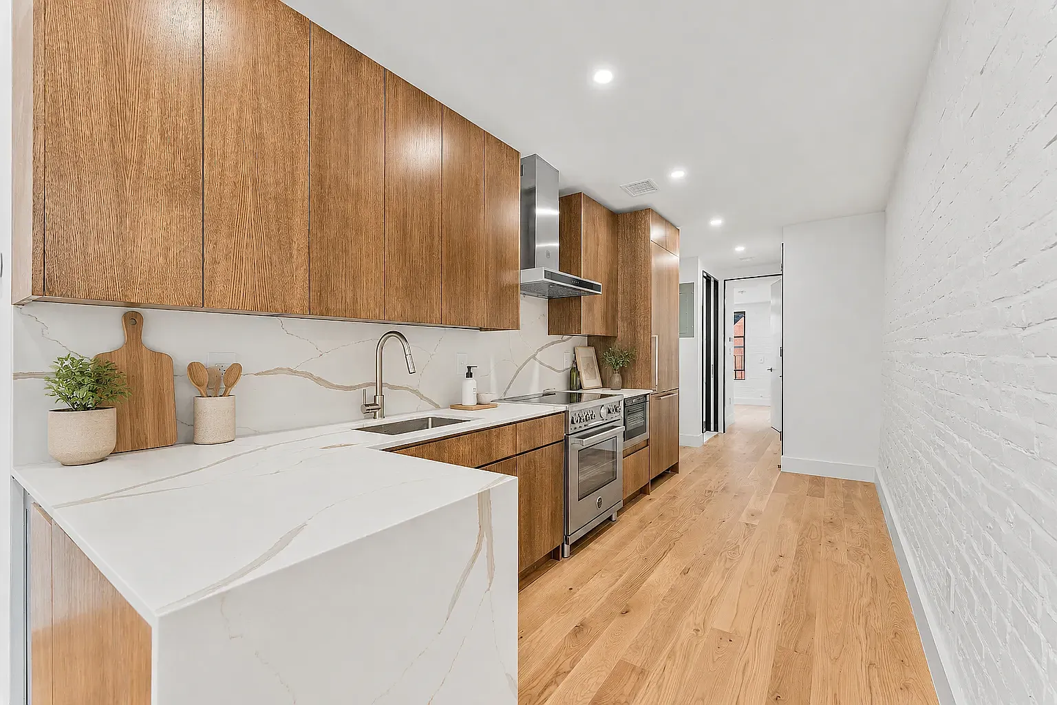 32 Spring Street — Photo 3
