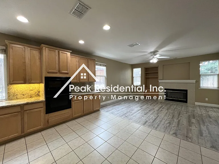 1933 Tyndrum Ln — Photo 7