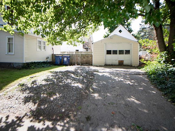 3rd image of 901 10th St NW
