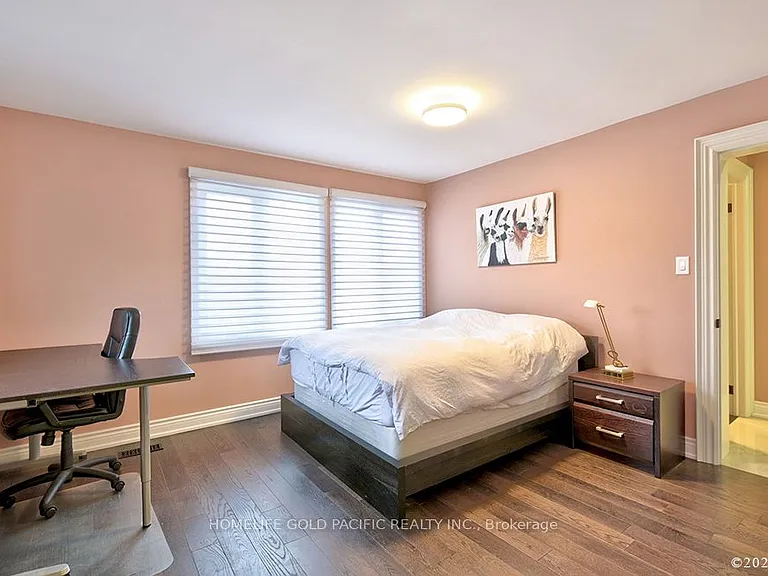 48 Havagal Cres — Photo 26