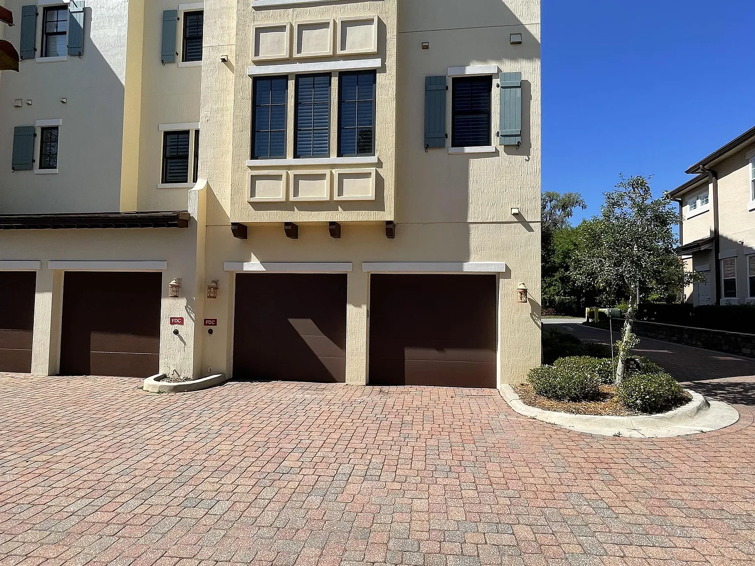 5009 River Bend Drive - C — Photo 2