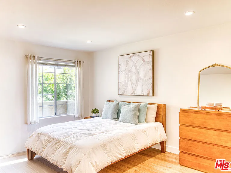 5510 Owensmouth Ave #218 — Photo 8