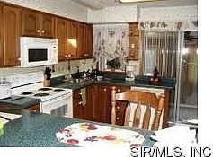 4th image of 2328 Clark Ave