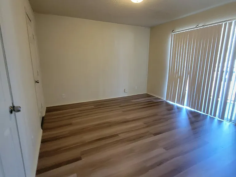 La Hacienda Apartments — Photo 3