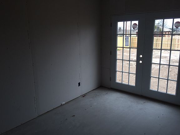 3rd image of 2305 Juanita Ave