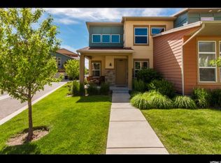 1081 N Stillwater Dr, Farmington, UT 84025