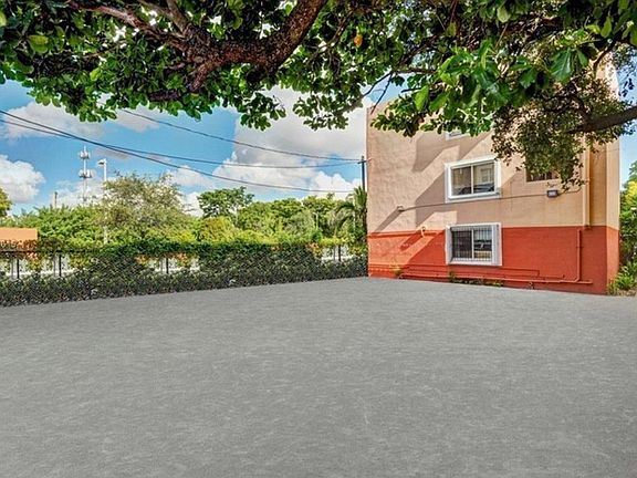 5th image of 542 NW 8th St #13
