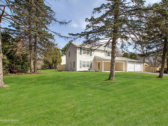 2nd image of 60 Bonnie Ln