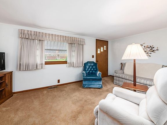 4th image of 61 E Lincoln Ave