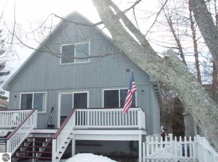 641 Crooked Lake Dr, Lake, MI