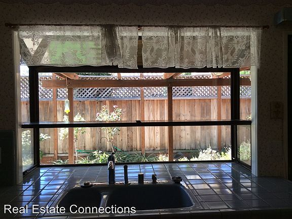 3rd image of 5835 Cadiz Dr