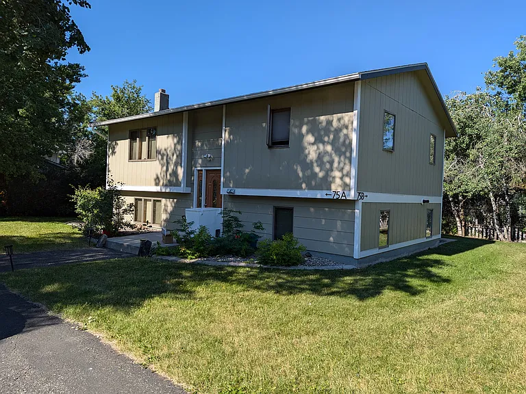 75 Boxwood Dr #B — Photo 1